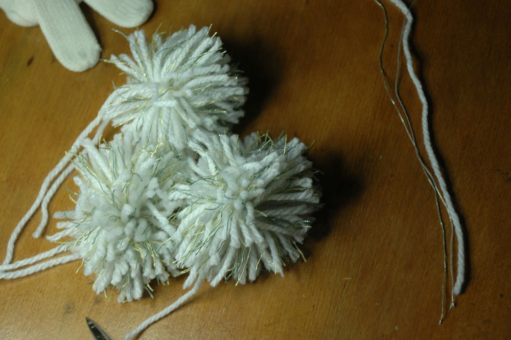 pomponos kesztyu 021