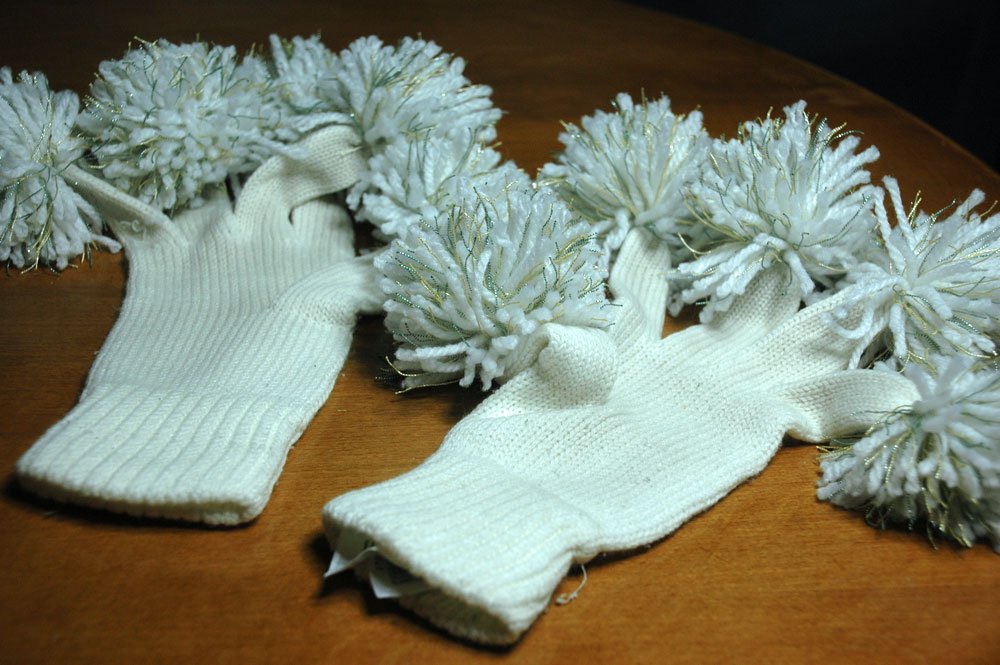 pomponos kesztyu 022