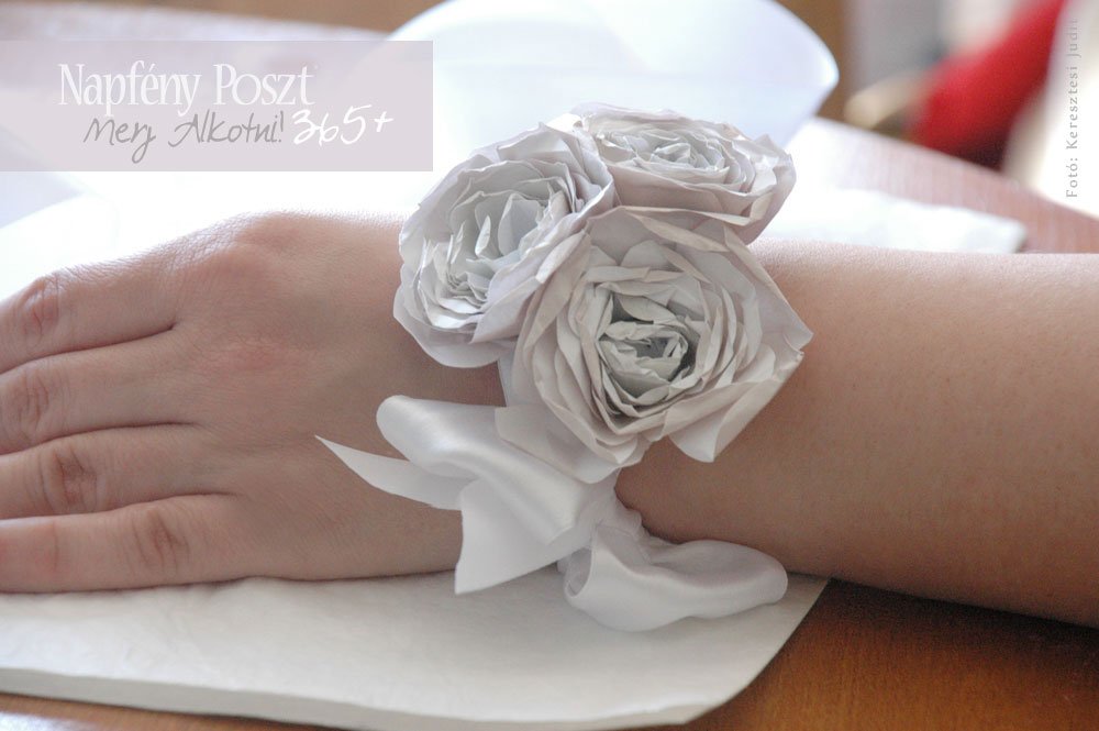 corsage 01